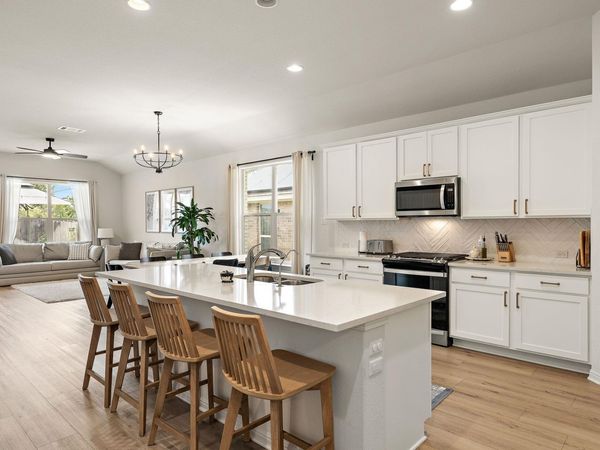220 Castlefields ST, Hutto, TX 78634