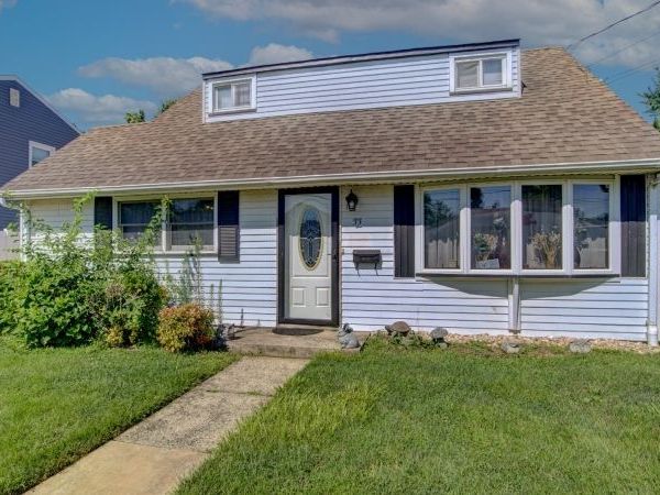 33 Patton Dr, Sayreville, NJ 08872