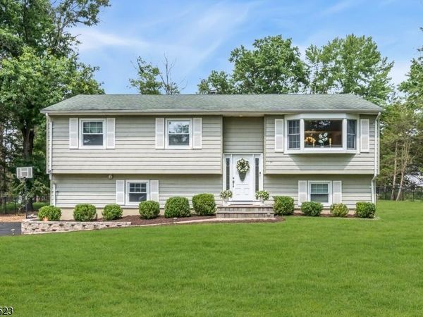 946 Country Club Rd, Bridgewater, NJ 08807