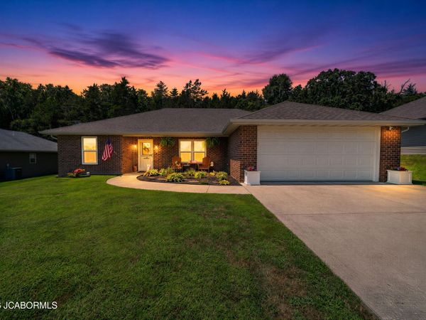 305 DAVIS DRIVE, Holts Summit, MO 65043