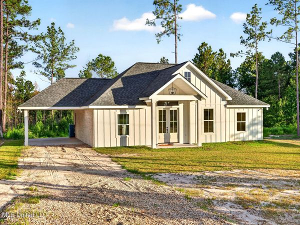 1042 Savannah Millard Road, Poplarville, MS 39470