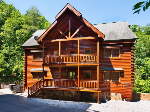 1124 Black Bear Cub Way , Sevierville, TN 37862