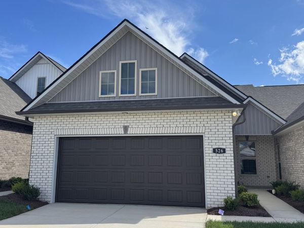 526 W Foxrun , Springfield, TN 37172