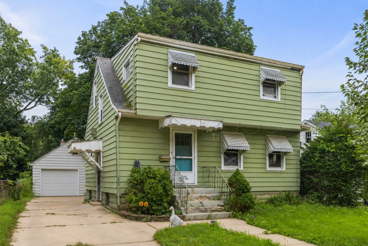 732 BANGS Street , Aurora, IL 60505