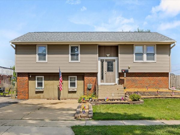 305 Hickory Avenue , Romeoville, IL 60446