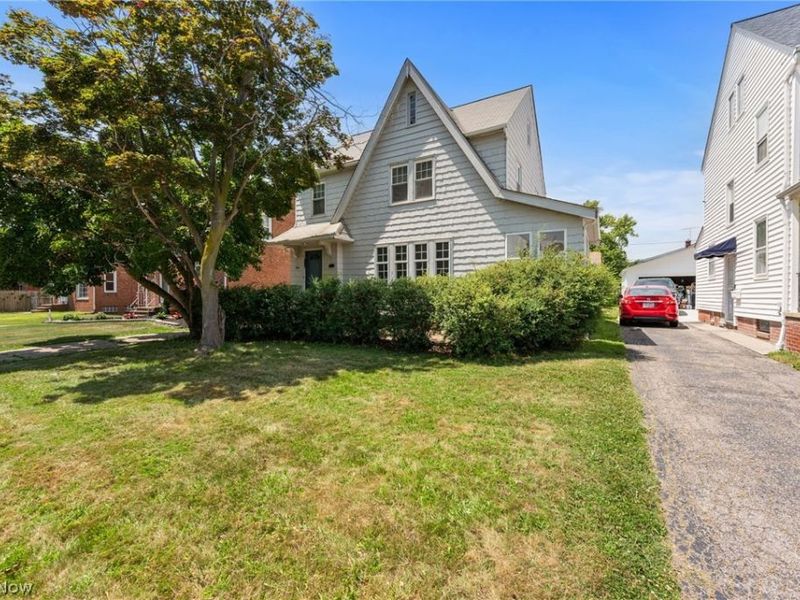 396 E 214th Street, Euclid, OH 44123 Photo 2