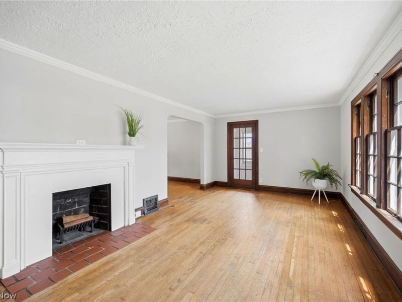 396 E 214th Street, Euclid, OH 44123 Photo 3