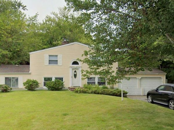 18 Fraternity Lane , Stony Brook, NY 11790