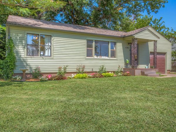702 N Atlanta Street , Owasso, OK 74055