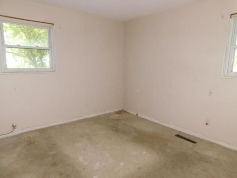 4550 Etna Road , Whitehall, OH 43213 Photo 8