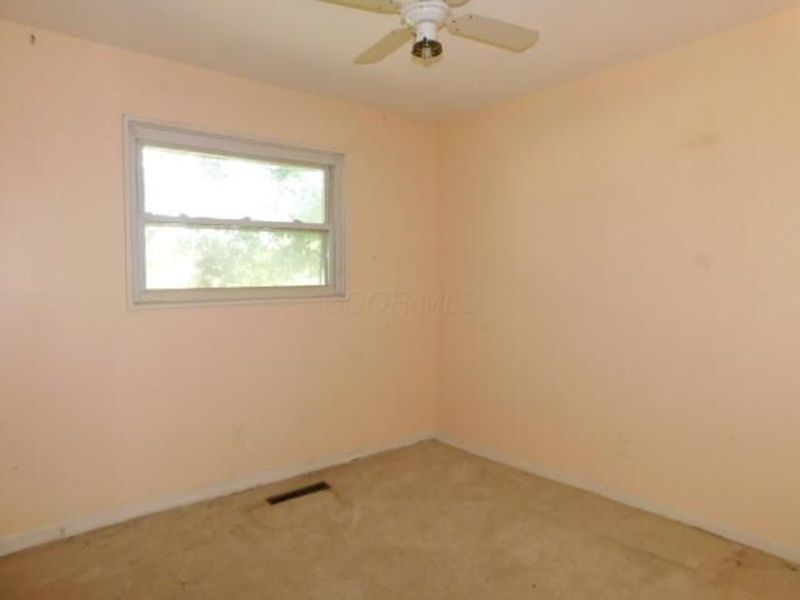 4550 Etna Road , Whitehall, OH 43213 Photo 9