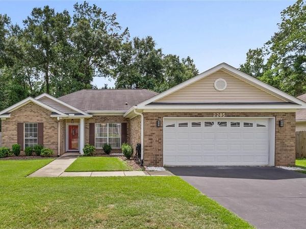 2205 Spring Grove E, Mobile, AL 36695
