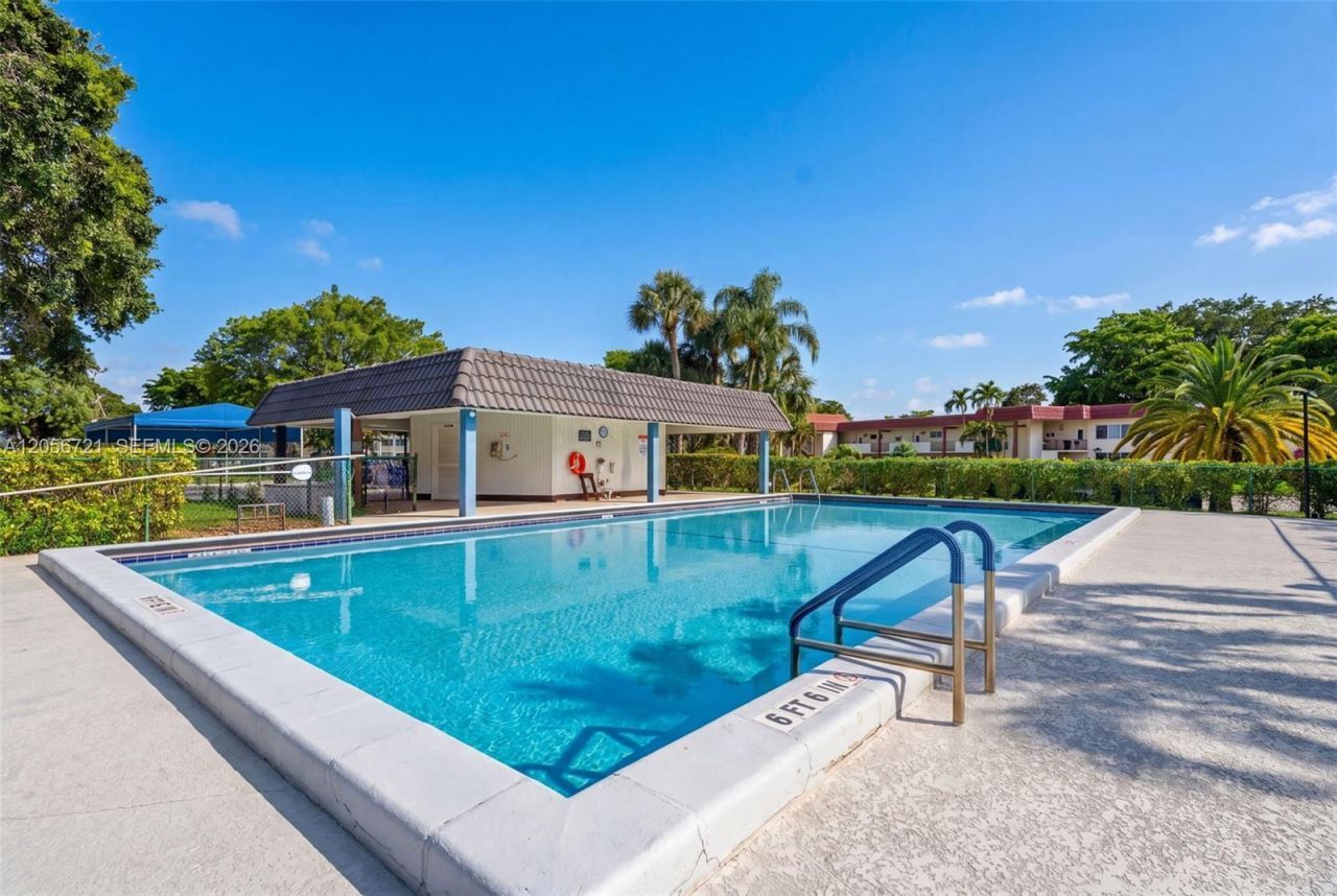 681 S Hollybrook Dr , Unit 310, Pembroke Pines, FL 33025 Photo