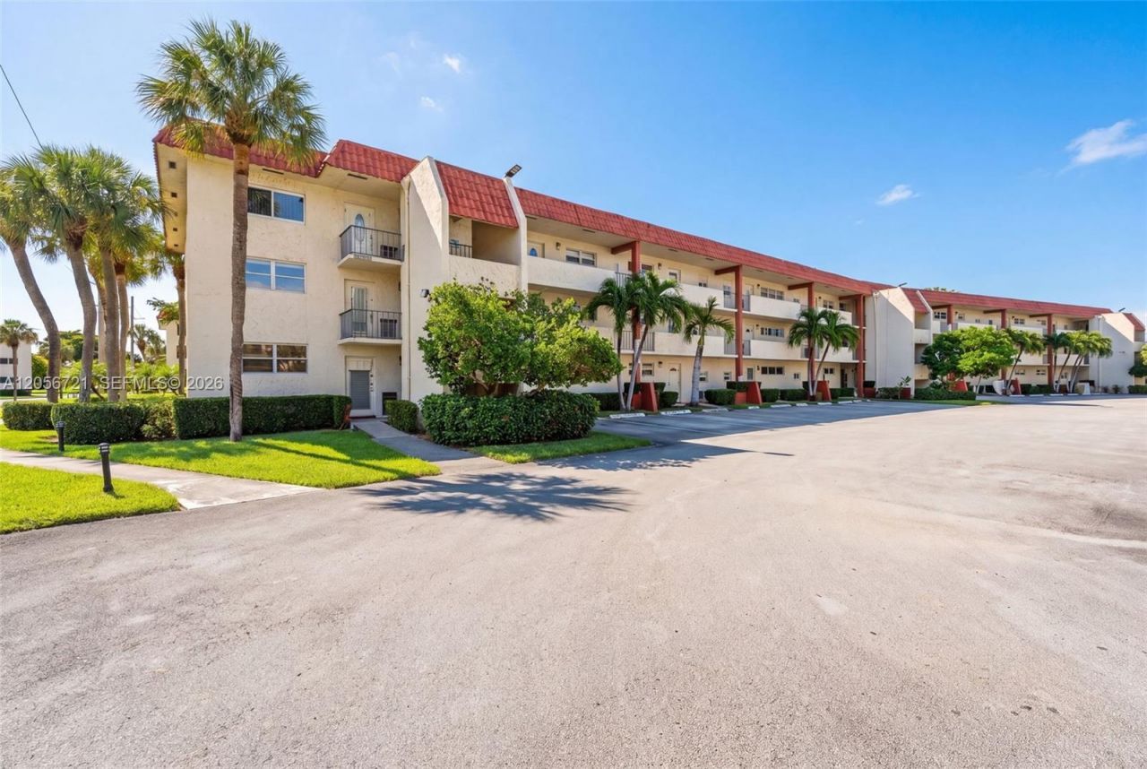 681 S Hollybrook Dr , Unit 310, Pembroke Pines, FL 33025 Photo
