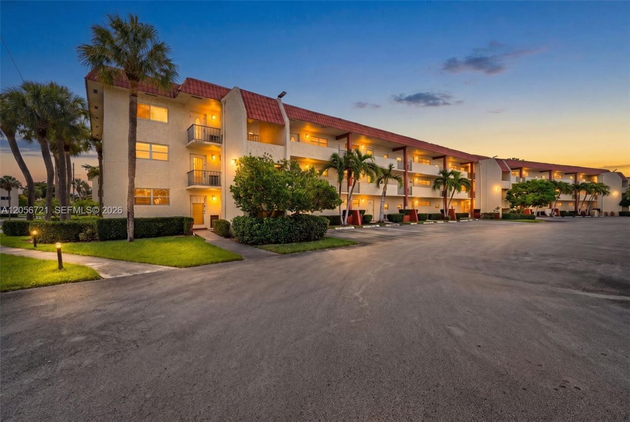 681 S Hollybrook Dr , Unit 310, Pembroke Pines, FL 33025 Photo