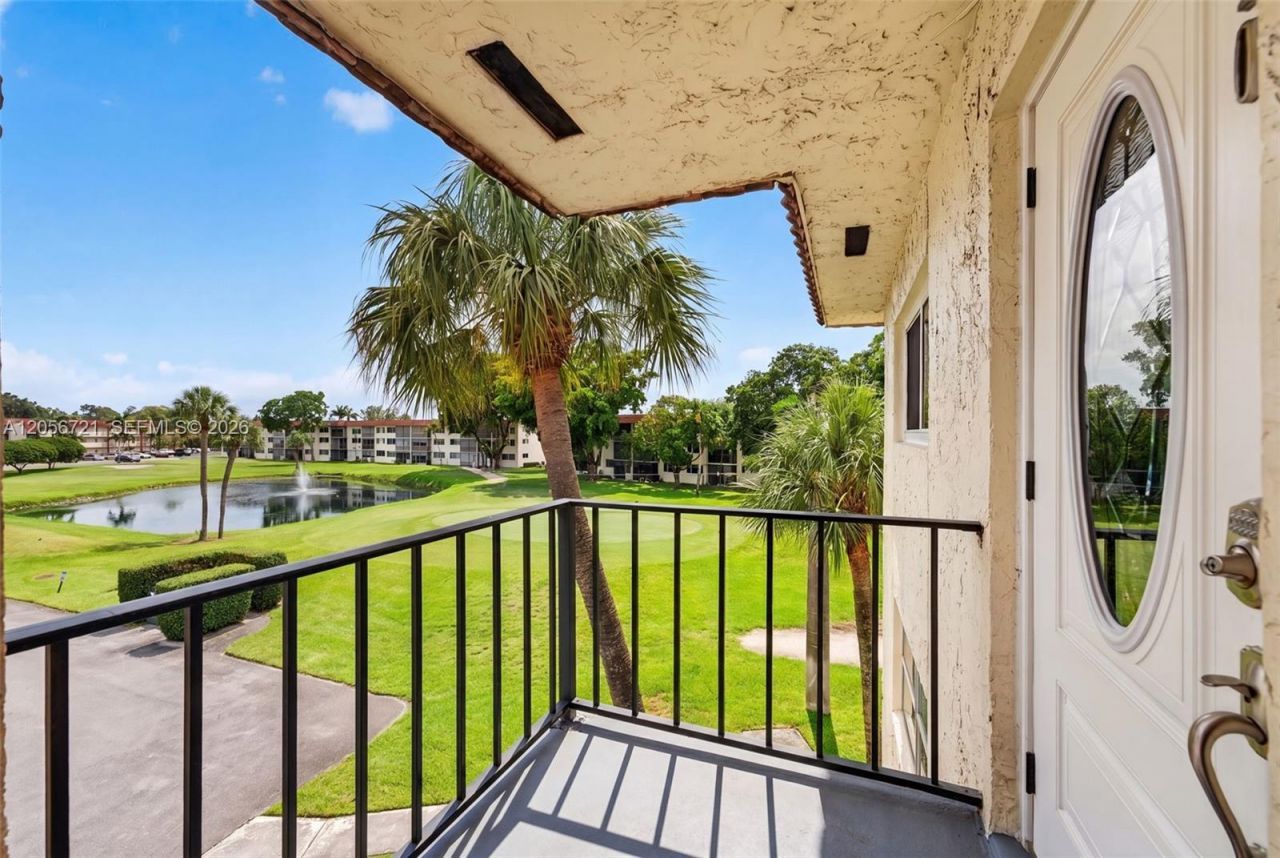 681 S Hollybrook Dr , Unit 310, Pembroke Pines, FL 33025 Photo