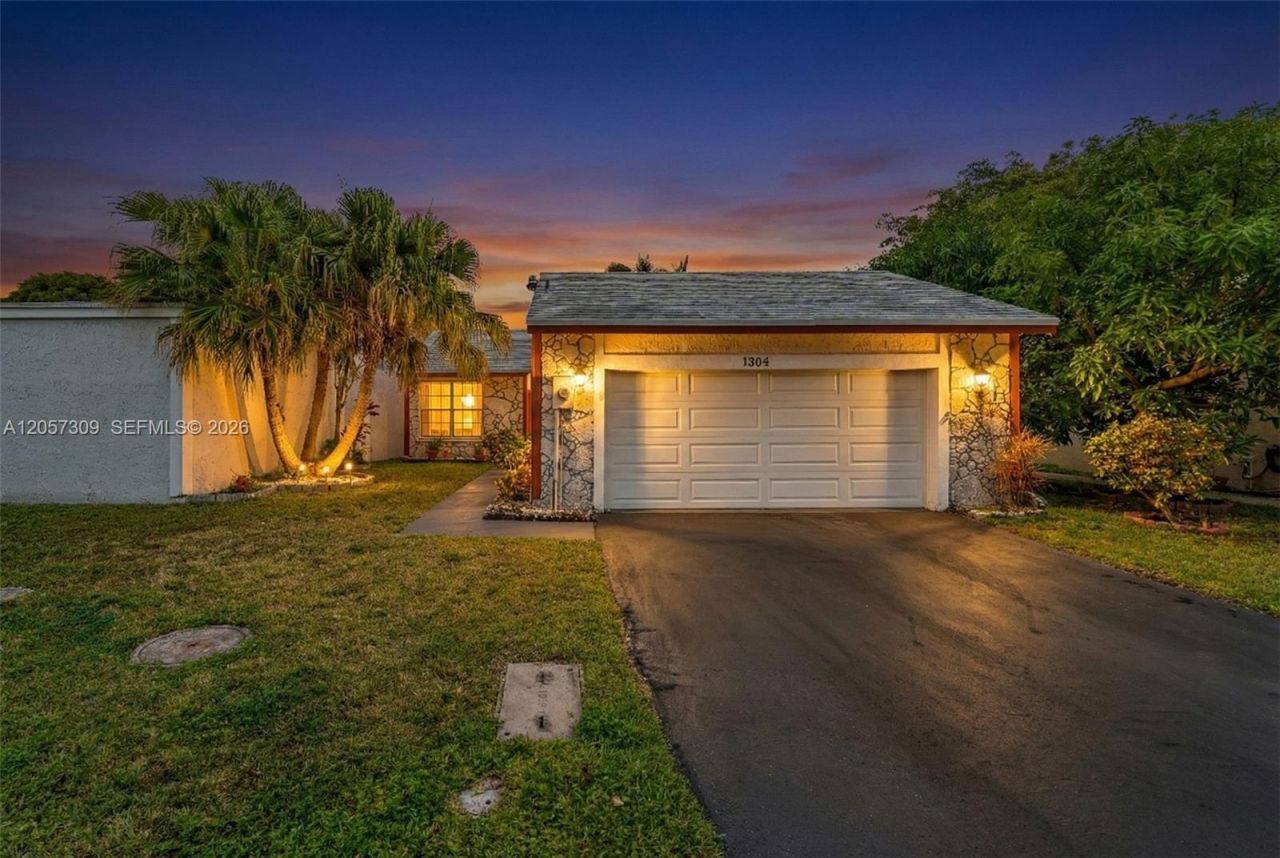 1304 Redstart Ct , Homestead, FL 33035 Main Photo