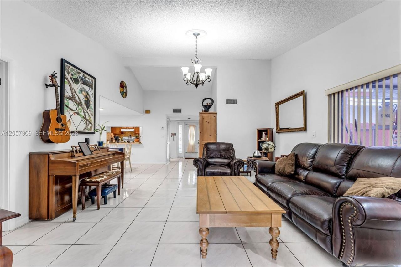 1304 Redstart Ct , Homestead, FL 33035 Photo