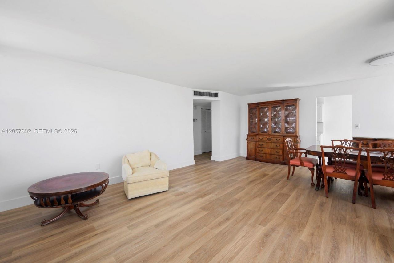 1300 NE Miami Gardens Dr , Unit 621E, Miami, FL 33179 Photo