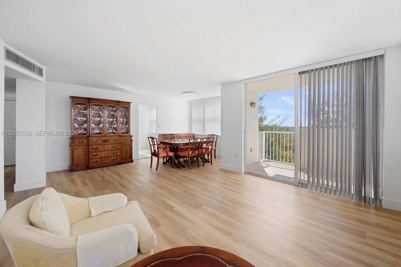 1300 NE Miami Gardens Dr , Unit 621E, Miami, FL 33179 Photo