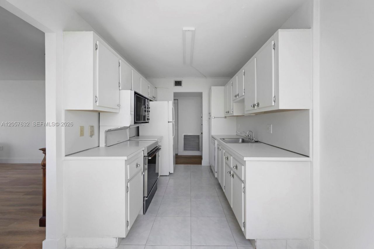 1300 NE Miami Gardens Dr , Unit 621E, Miami, FL 33179 Photo