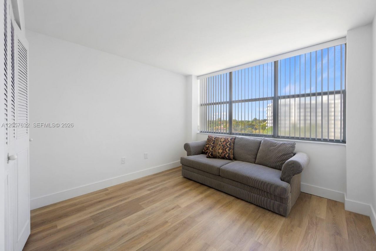 1300 NE Miami Gardens Dr , Unit 621E, Miami, FL 33179 Photo
