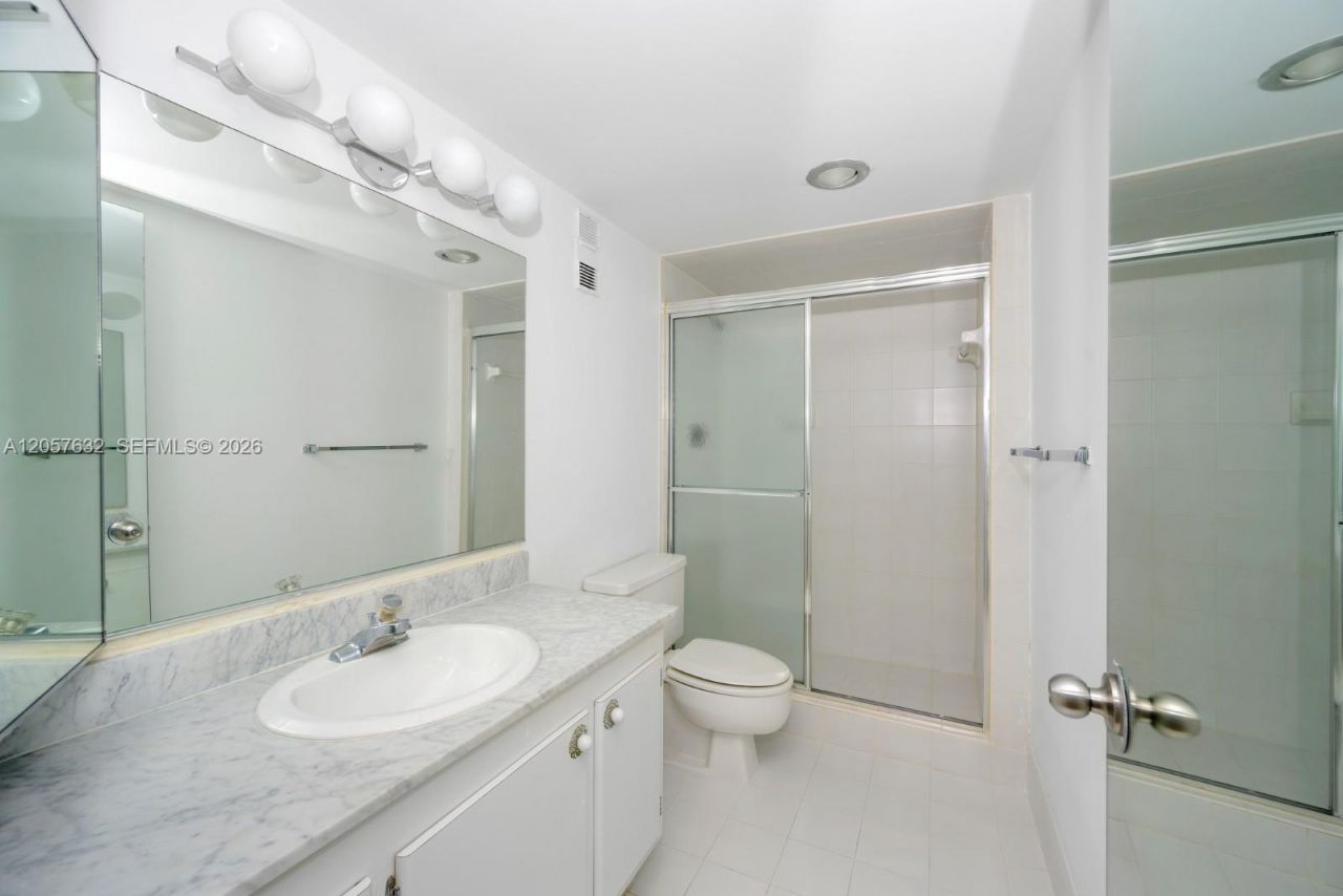 1300 NE Miami Gardens Dr , Unit 621E, Miami, FL 33179 Photo