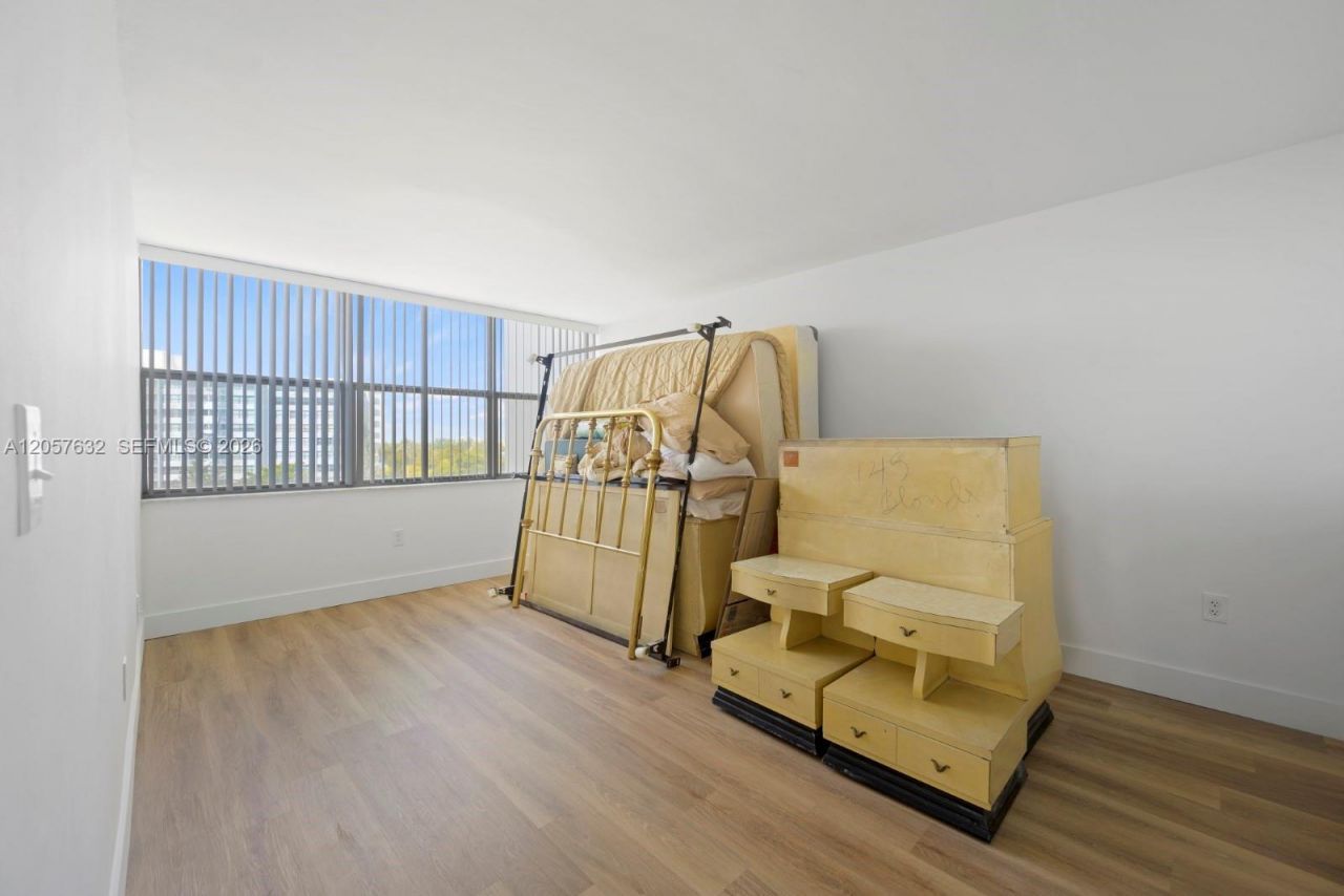 1300 NE Miami Gardens Dr , Unit 621E, Miami, FL 33179 Photo