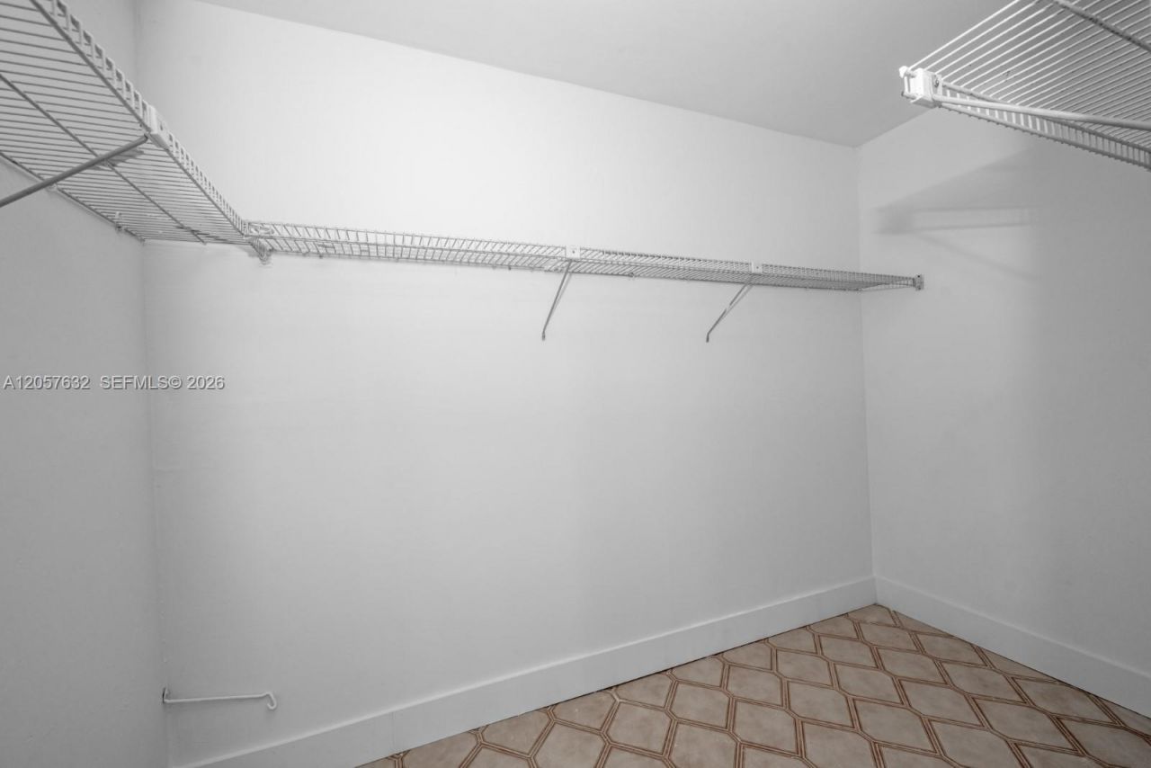 1300 NE Miami Gardens Dr , Unit 621E, Miami, FL 33179 Photo