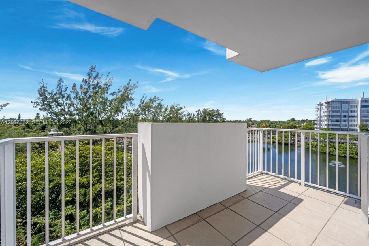 1300 NE Miami Gardens Dr , Unit 621E, Miami, FL 33179 Photo