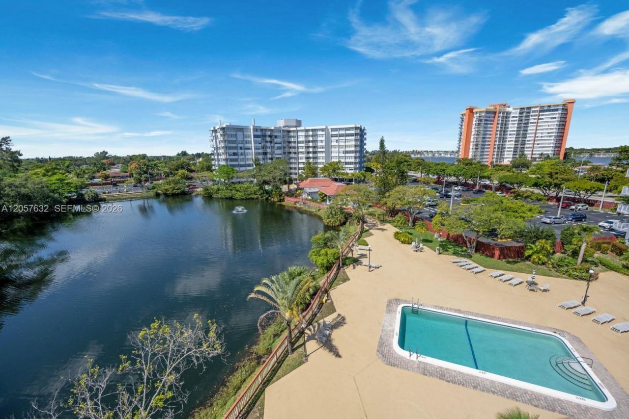 1300 NE Miami Gardens Dr , Unit 621E, Miami, FL 33179 Photo