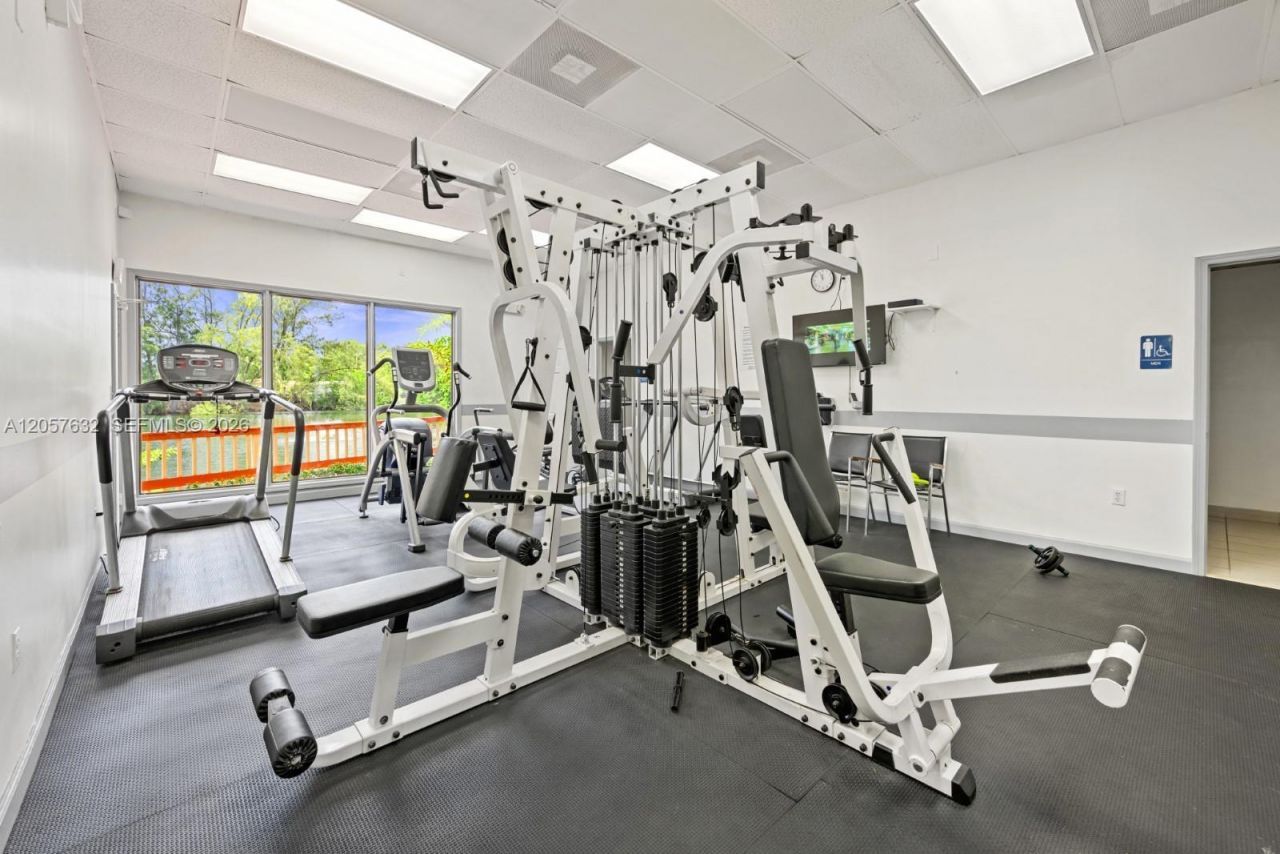 1300 NE Miami Gardens Dr , Unit 621E, Miami, FL 33179 Photo