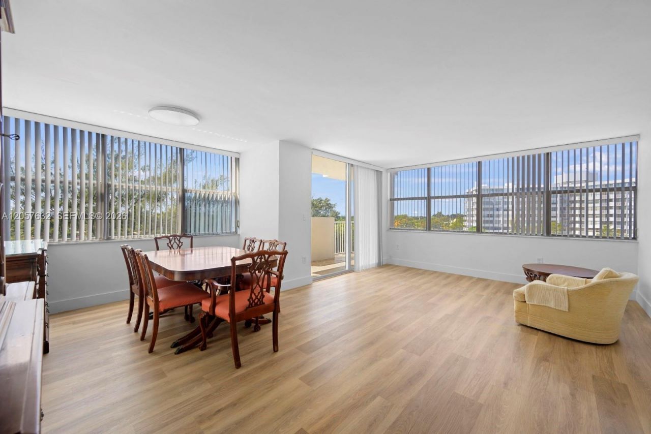 1300 NE Miami Gardens Dr , Unit 621E, Miami, FL 33179 Photo