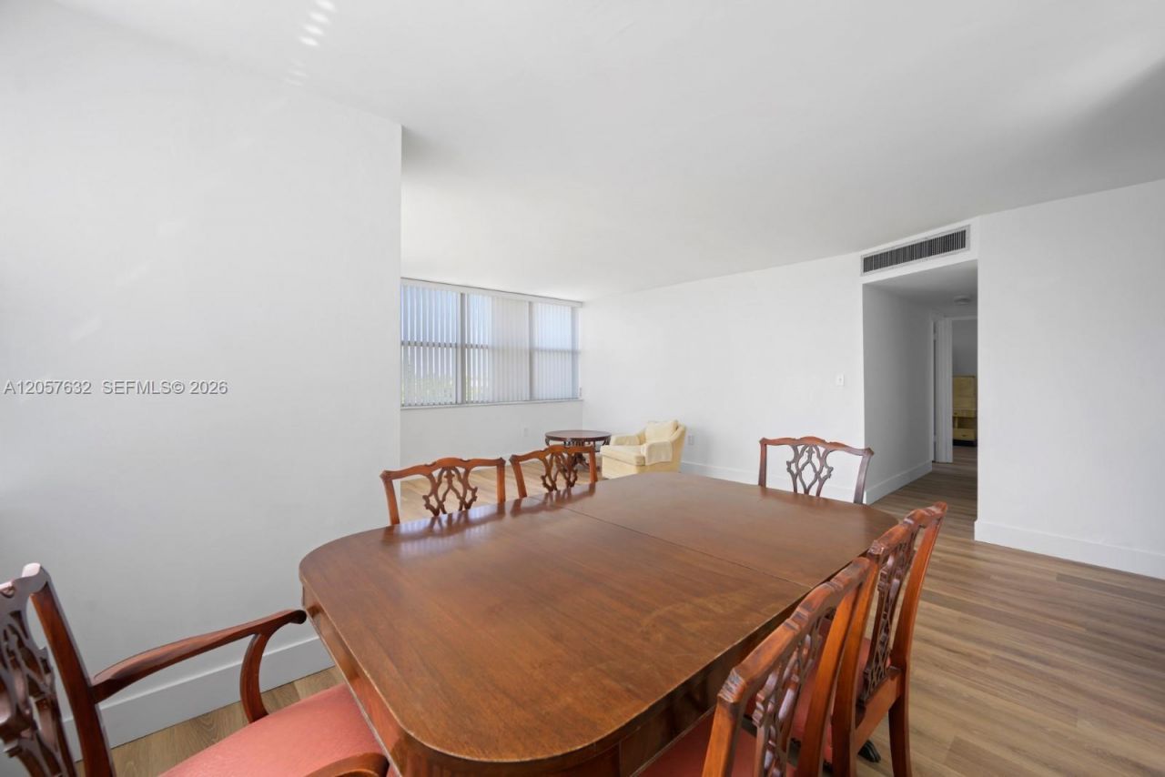 1300 NE Miami Gardens Dr , Unit 621E, Miami, FL 33179 Photo