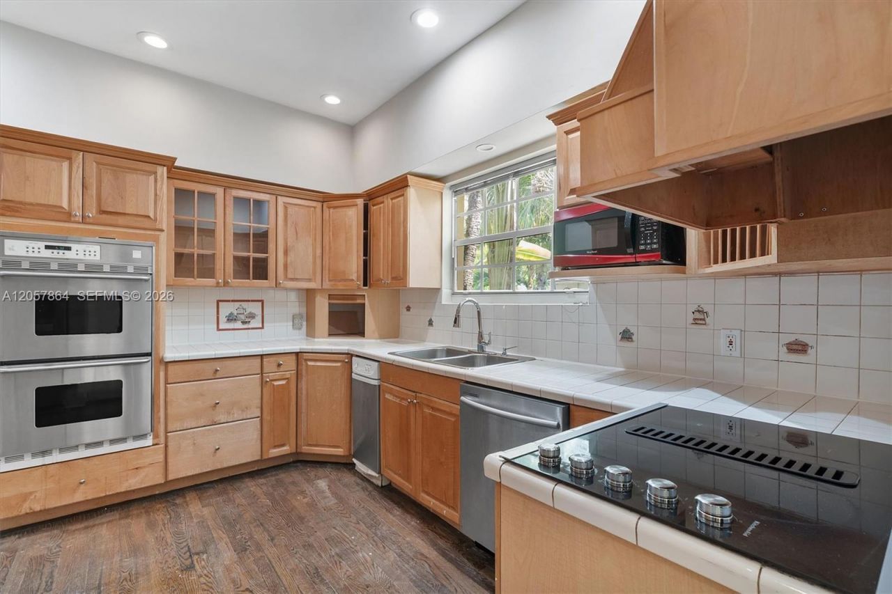 4445 N Michigan Ave, Miami Beach, FL 33140 Photo