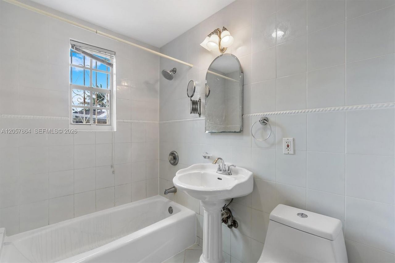 4445 N Michigan Ave, Miami Beach, FL 33140 Photo