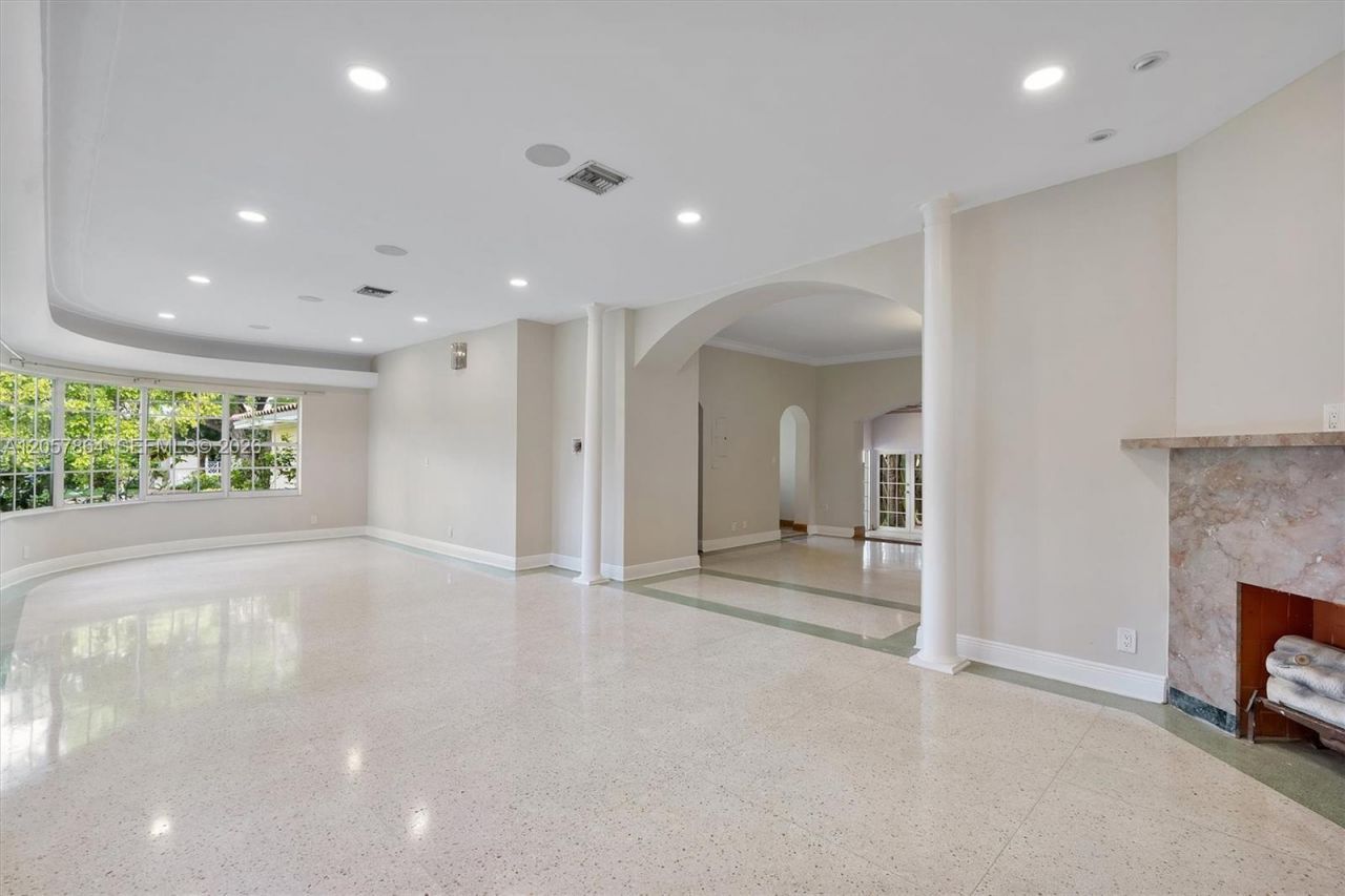 4445 N Michigan Ave, Miami Beach, FL 33140 Photo