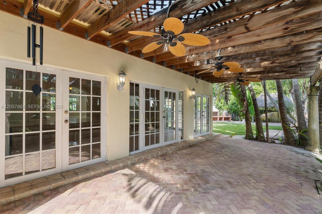 4445 N Michigan Ave, Miami Beach, FL 33140 Photo