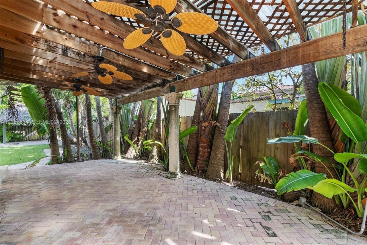 4445 N Michigan Ave, Miami Beach, FL 33140 Photo