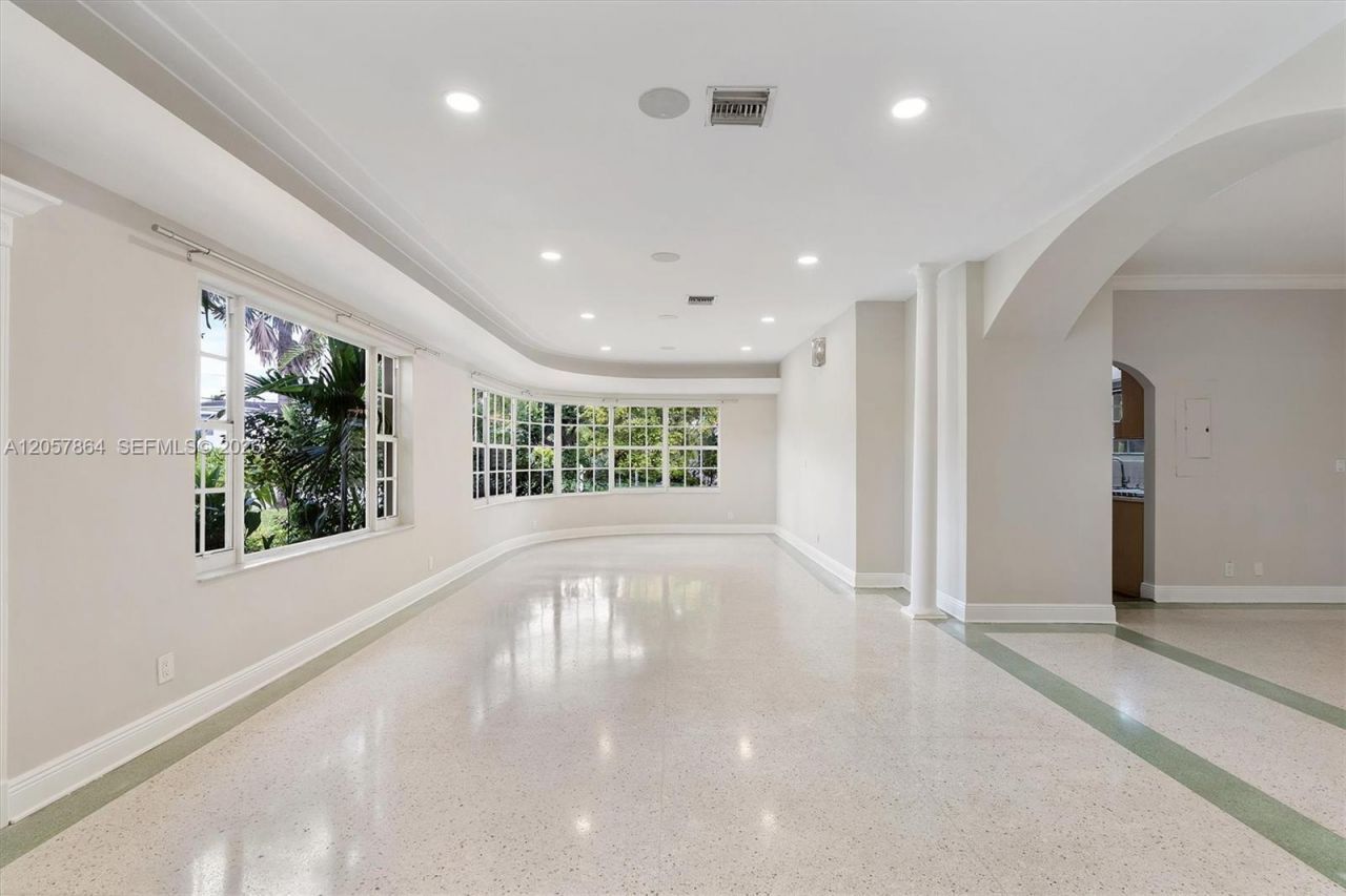 4445 N Michigan Ave, Miami Beach, FL 33140 Photo