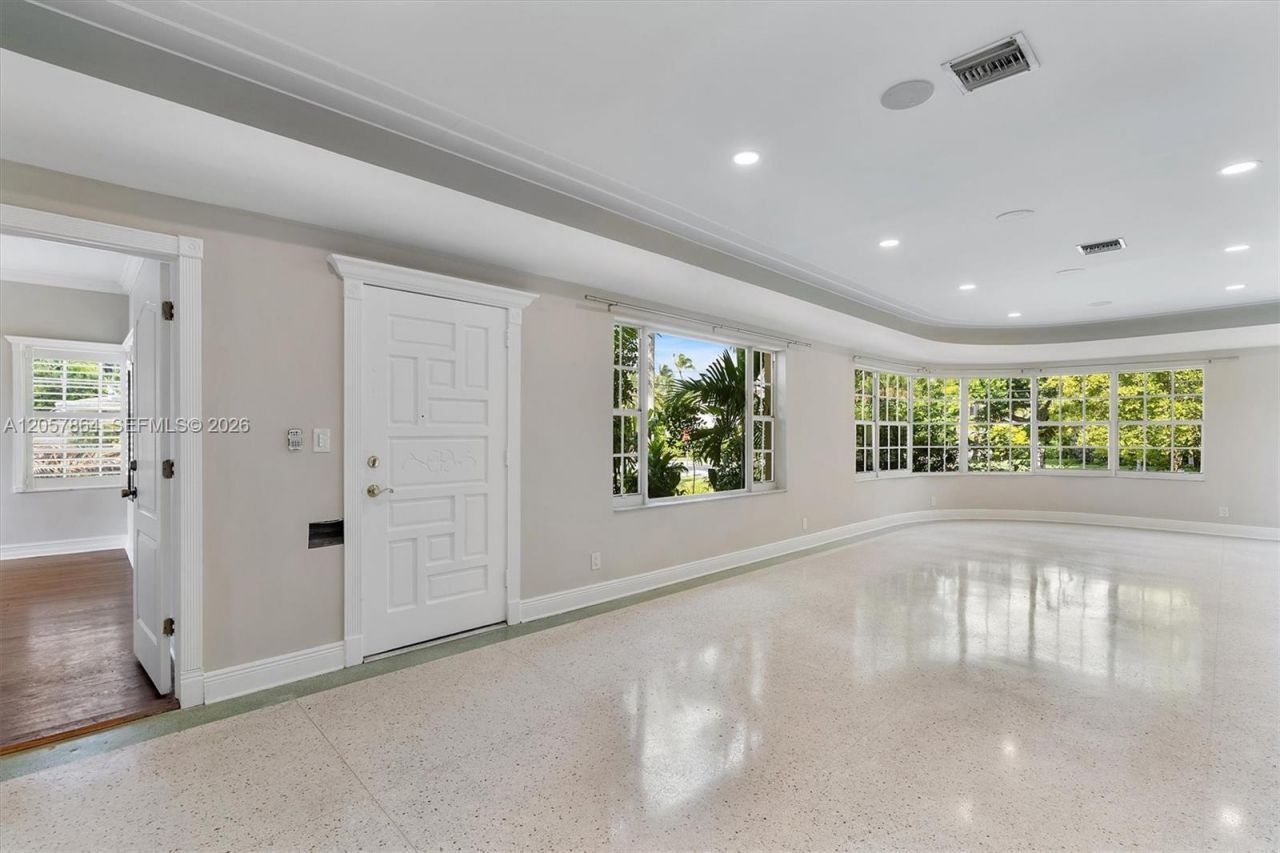 4445 N Michigan Ave, Miami Beach, FL 33140 Photo