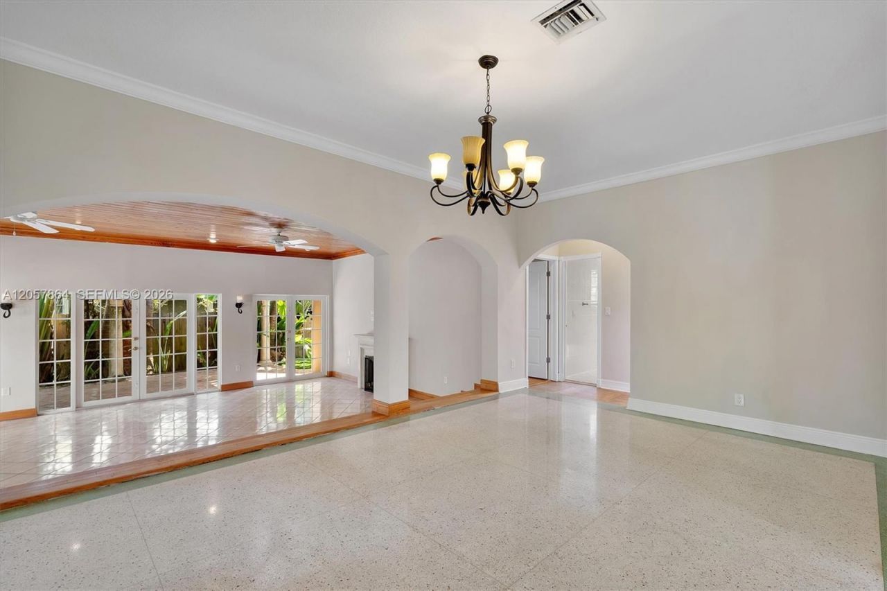 4445 N Michigan Ave, Miami Beach, FL 33140 Photo