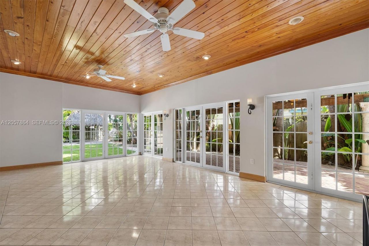 4445 N Michigan Ave, Miami Beach, FL 33140 Photo