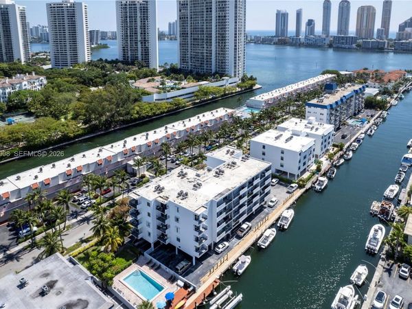 3642 NE 171st St, Unit 305, North Miami Beach, FL 33160