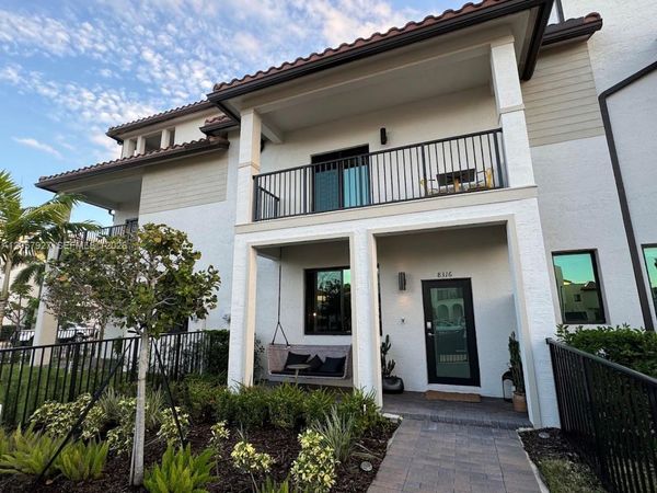 8316 NW 43rd St , Doral, FL 33166