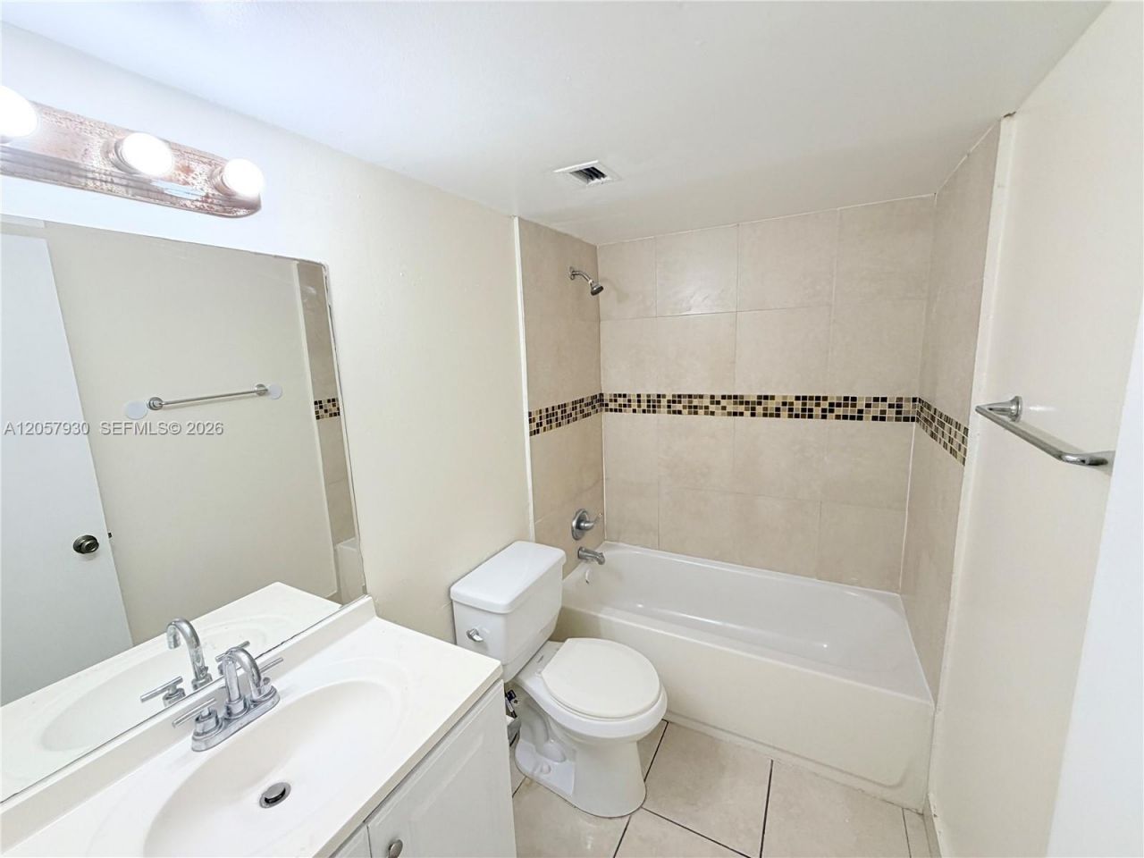 496 NW 165th St Rd , Unit D-409, Miami, FL 33169 Photo