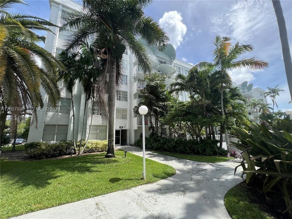 496 NW 165th St Rd , Unit D-409, Miami, FL 33169 Photo