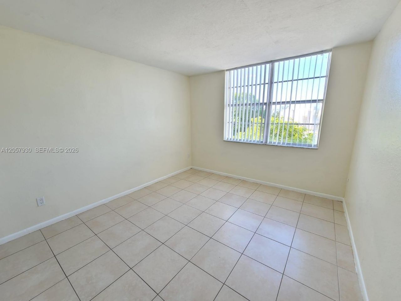 496 NW 165th St Rd , Unit D-409, Miami, FL 33169 Photo