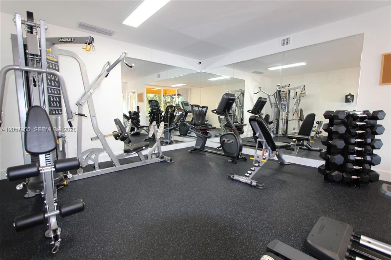 4550 NW 9th St, Unit 418, Miami, FL 33126 Photo