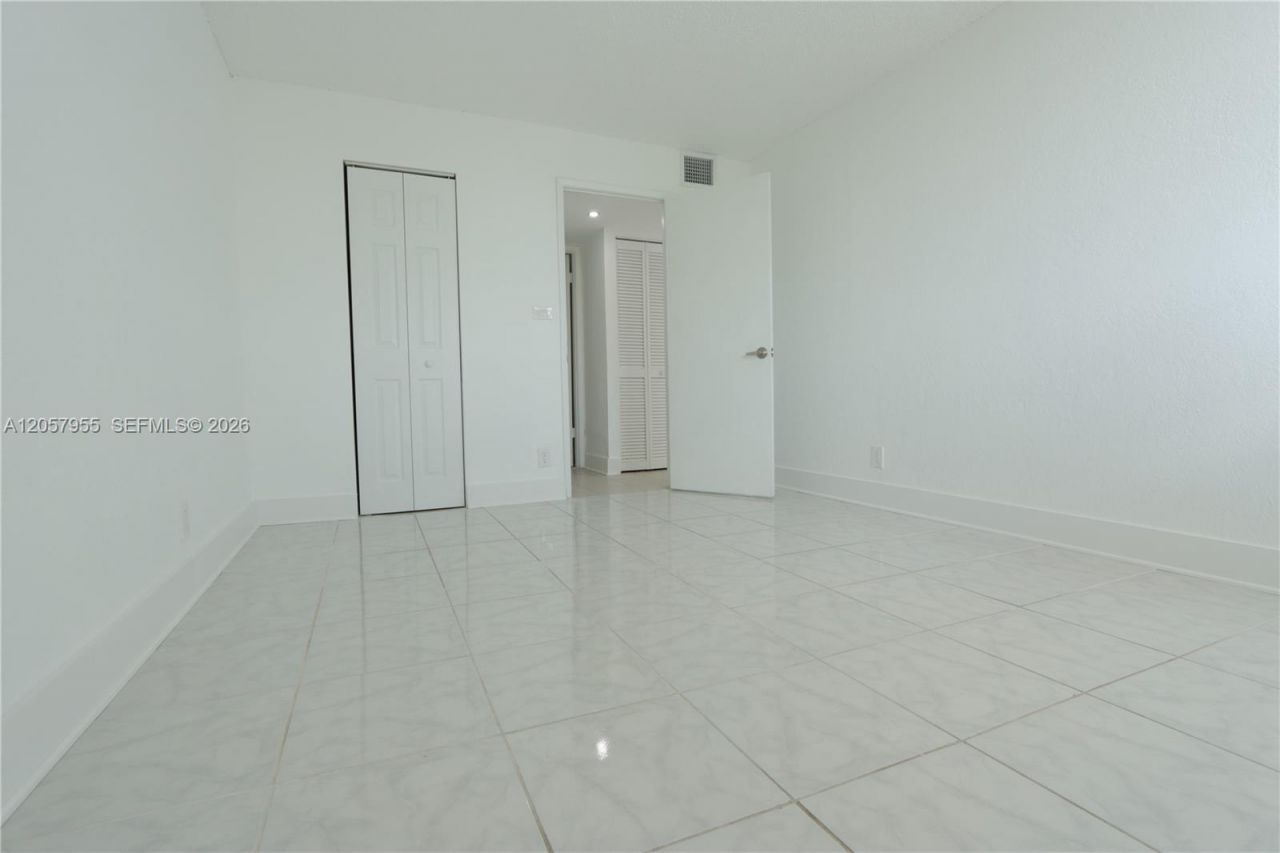 4550 NW 9th St, Unit 418, Miami, FL 33126 Photo
